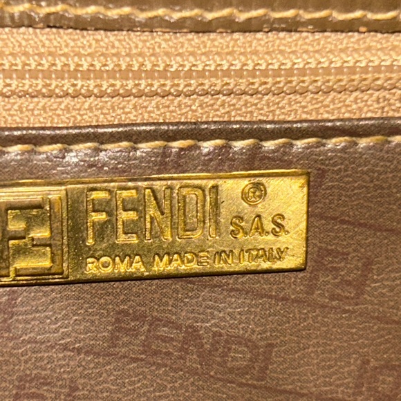 Pre loved vintage Fendi  crossbody bag - Picture 11 of 14